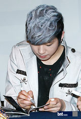 组图：韩团TEENTOP纪念专辑发行举办粉丝签名会