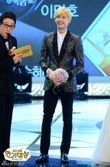组图：李宝英捧SBS大奖 李敏镐得奖最多赢五冠