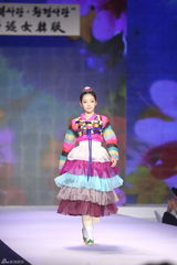 高清组图：KARA与Rainbow等参加韩服秀 展现古典美