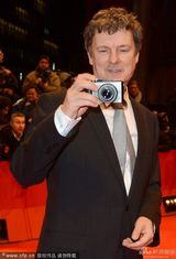 组图：评委会成员米歇尔-冈瑞红毯忙拍照