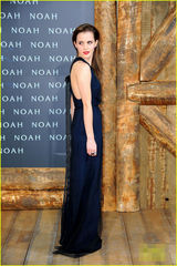 组图：艾玛-沃特森出席电影首映大秀性感