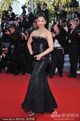 幻灯图集：《巡演》戛纳首映 透视装舞娘PK伊娃