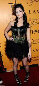 高清组图：《暮光之城》女星阿什莉-格林孔雀装