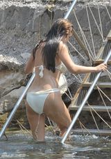 组图：英国性感女星凯莉-布鲁克比基尼秀身材