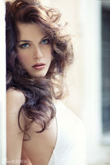 组图：超模Viktoriya写真半裸上阵 电眼迷人