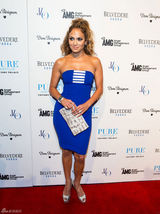 组图：詹妮弗-洛佩兹性感抹胸蓝裙亮相