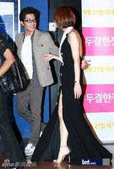 组图：韩星李钟硕等出席《两个婚礼一个葬礼》试映