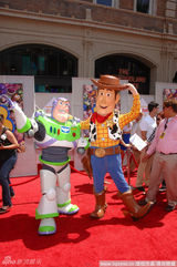 幻灯图：《玩具总动员3》首映 布兰妮现身抢风头