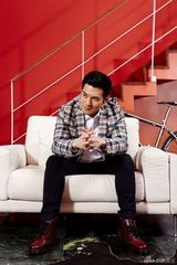 严宽风格写真曝光 变身运动雅痞摩登帅气