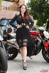 组图:许慧欣宣传新片 自曝被洪天祥吃豆腐