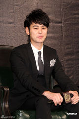 组图：妻夫木聪金马影展会影迷 现场大秀中文