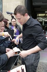 组图：《魔力麦克》伦敦首映舞男钱宁腐国受热捧