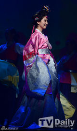 组图：SJ圭贤徐贤演绎《月亮怀抱太阳》帝妃恋