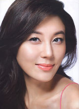 高清组图：金荷娜杂志照气质动人 肌肤吹弹可破