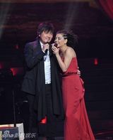 组图：赵欣瑜多张性感旧照曝光 与王菲那英交好