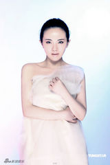 幻灯图集：孟茜拍火辣写真 展好身材电眼迷人