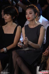 组图：张梓琳婚后豹纹亮相 胡歌黑衣秦海璐红裙