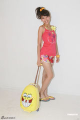 组图：陈嘉桓大爱海绵宝宝 鬼马造型演绎活力服饰