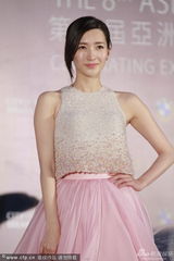 组图：江疏影粉裙扮嫩可爱 笑容甜美