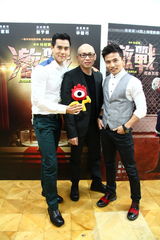 组图：彭于晏《激战》受访 搞怪合影小浪