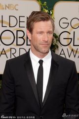 组图：阿伦-艾克哈特现身金球红毯型男范儿十足