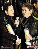 组图：昔日“劲敌”张国荣谭咏麟珍贵合影