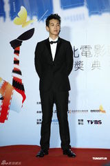 组图：张孝全首夺台北电影奖影帝 张榕容二度封后