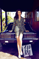 组图：朱珠封面大片出炉 红唇魅惑妖艳十足