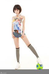 幻灯图：杨蓉拍足球写真 短发俏皮尽显青春靓丽