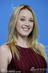 高清组图：《双重恶魔》发布会 女星塞尼耶显娇媚