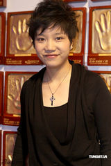 幻灯：群星聚首慈善晚会 张信哲李霄云等爱心献唱