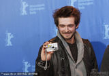 幻灯图集：《如何结束夏天》记者会 俄罗斯型男斗帅