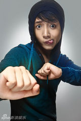 组图：廖伟拍另类拳击写真 继续幽默路线显温柔