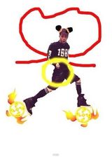 组图：王栎鑫遭粉丝恶搞 百变大师兄成深井冰