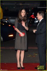 组图：凯特王妃蕾丝黑裙大气优雅