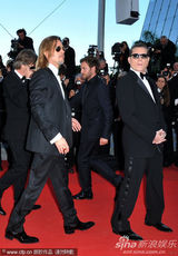 组图：皮特戛纳走秀长发黑超显帅气