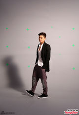 组图：黄宗泽代言吸金秀腹肌 屈膝跳高近百次