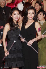 组图：李若彤李丽珍陈慧珊新剧将播 盛装赴首映