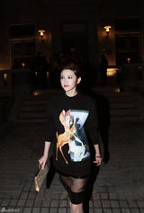 刘孜深V裙庆生 唐艺昕李菲儿陈燃林鹏秀场竞艳