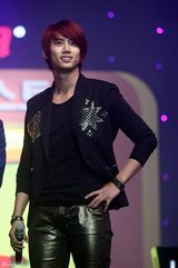 高清组图：韩团2PMT-ara等募捐活动劲歌热舞