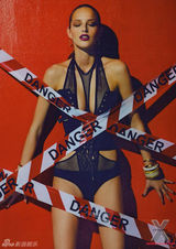 组图：超模科夏诺娃《ELLE》比基尼诱惑撞衫姚晨