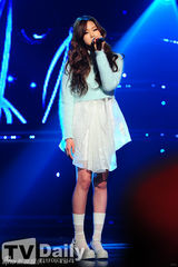 组图：SISTAR孝琳《冠军秀》夺冠 抛肩露腿肉感