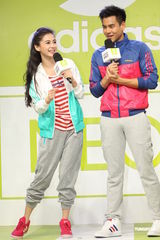 组图：Angelababy与彭于晏运动装活力十足