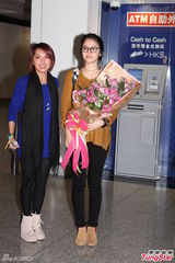 组图：长泽正美学生样抵港 秀中文问候新年