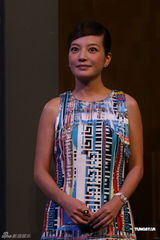 组图：赵薇助阵品牌新店开业 短裙绚丽温柔大方