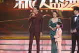 组图：新人盛典华晨宇刘忻EXO获大奖