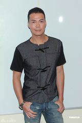 组图：曾志伟络腮胡造型亮相 钱嘉乐汤盈盈秀恩爱