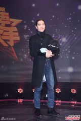 组图：萧敬腾再遭恐吓 出席活动特携萌宠作陪