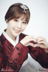 组图：韩团MBLAQ等携众星穿韩服送新年祝福