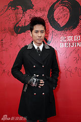 幻灯：黄征复古军装领风尚 成“北京印”时尚先生